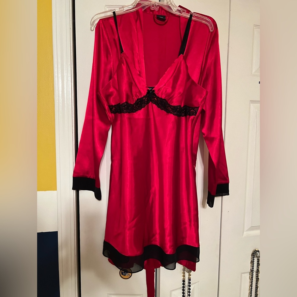 Red/Black Satin/Lace Intimate Nightgown w/Cover-Up